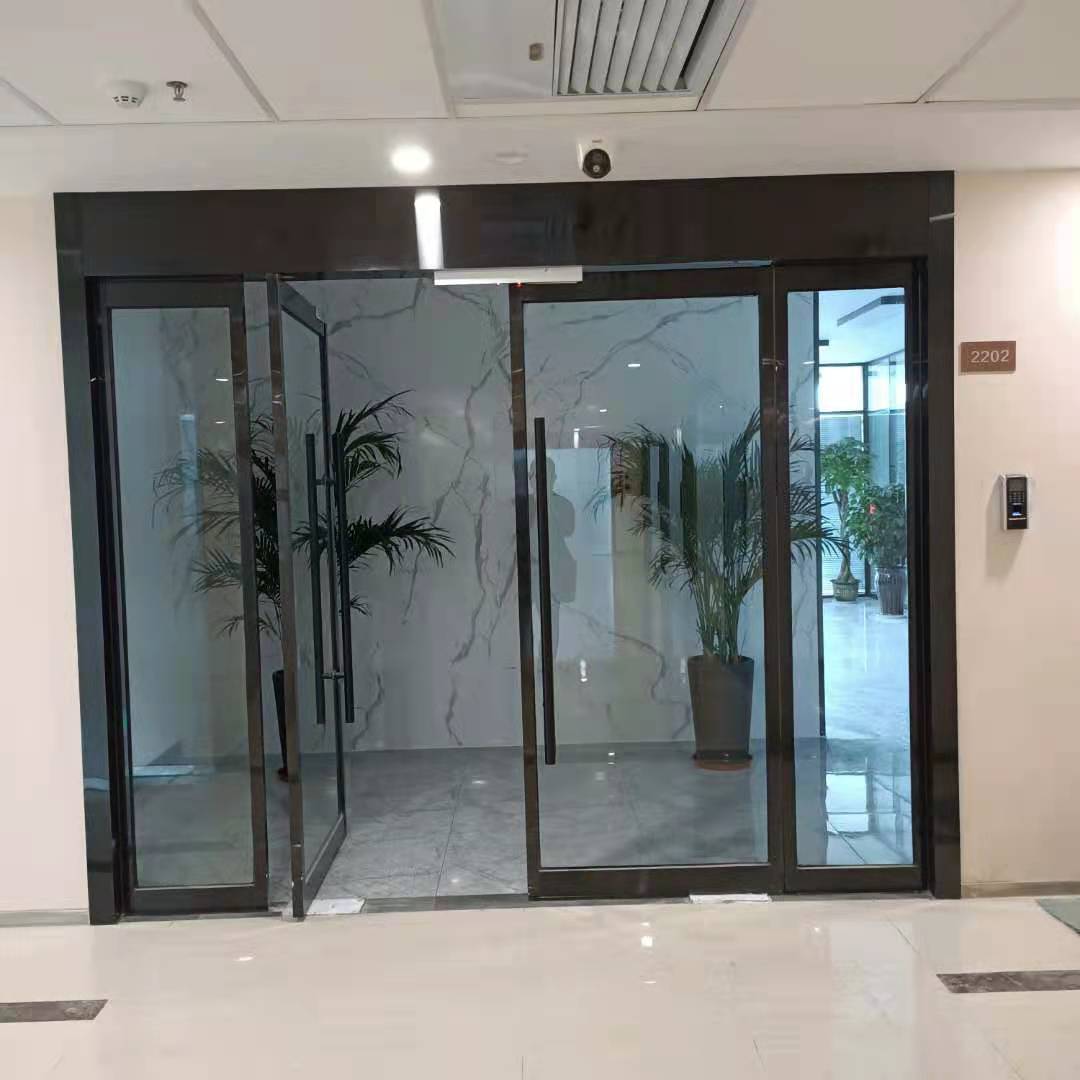 玻璃門對安全存在的三點安全隱患
